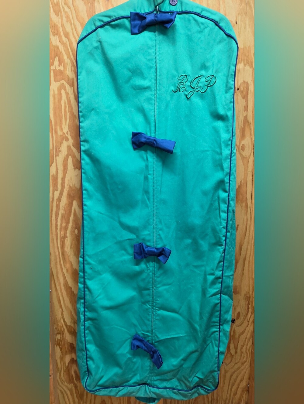Charming vintage-style canvas fabric garment bag in a vibrant kelly green!